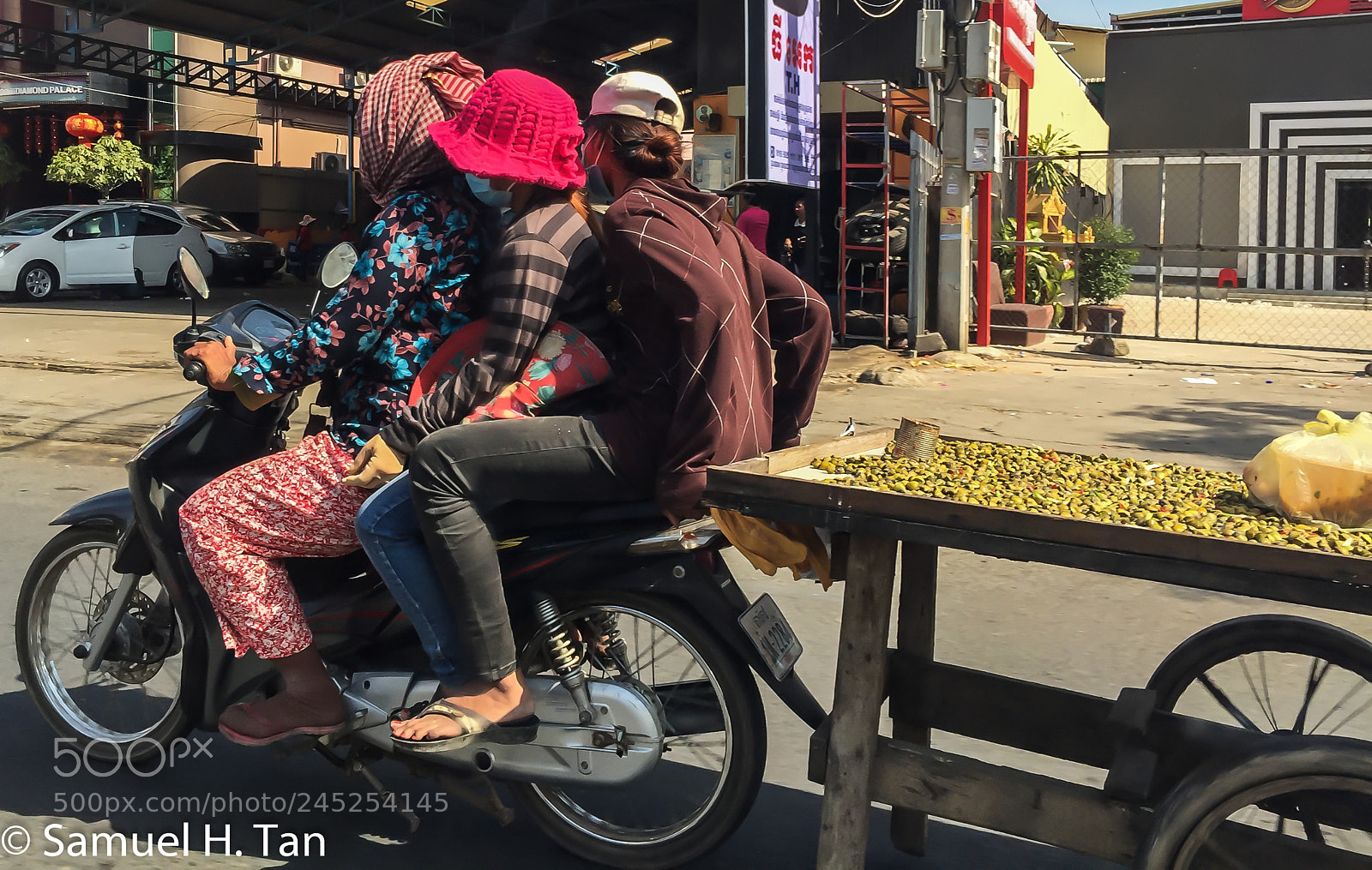 Apple iPhone 6 sample photo. Small with heavy loads photography