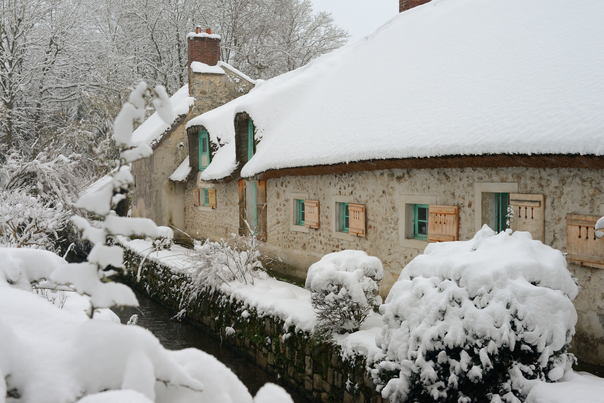Nikon AF-S Nikkor 24-70mm F2.8G ED sample photo. Snow near paris photography