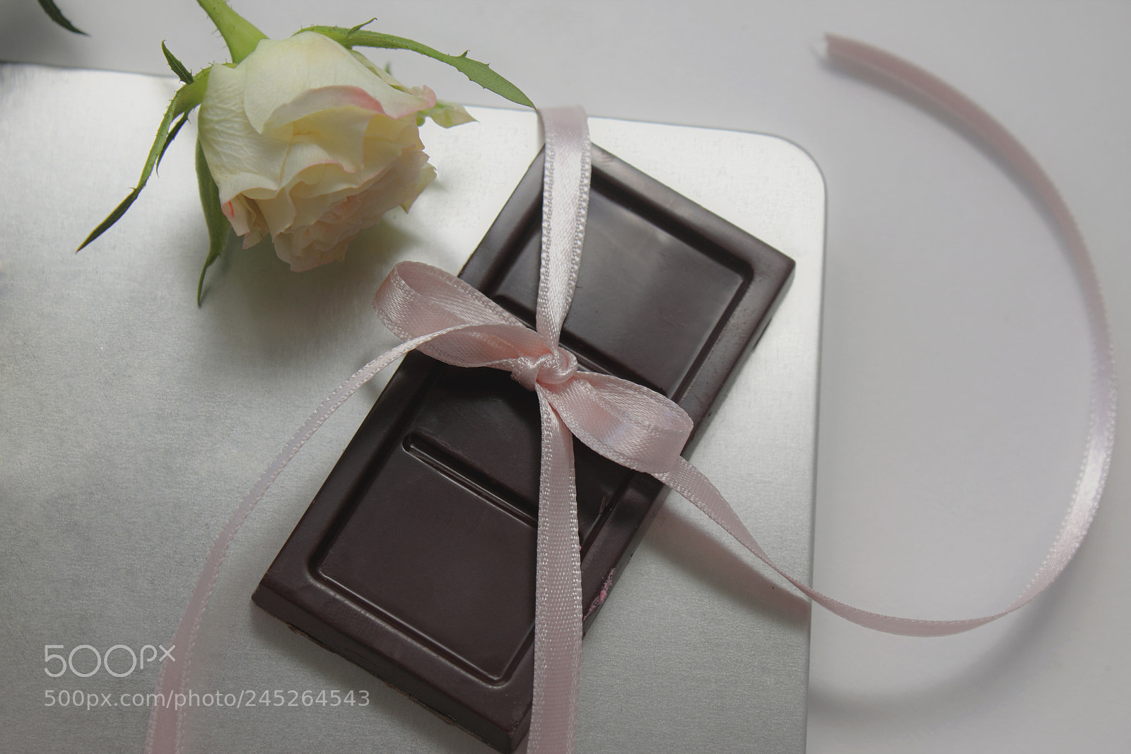 Canon EOS 550D (EOS Rebel T2i / EOS Kiss X4) sample photo. Piece of chocolate photography
