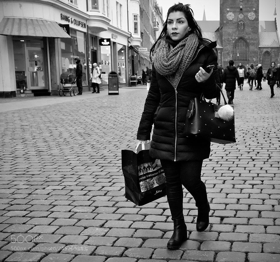 Fujifilm X-Pro2 sample photo. Friday shopper photography