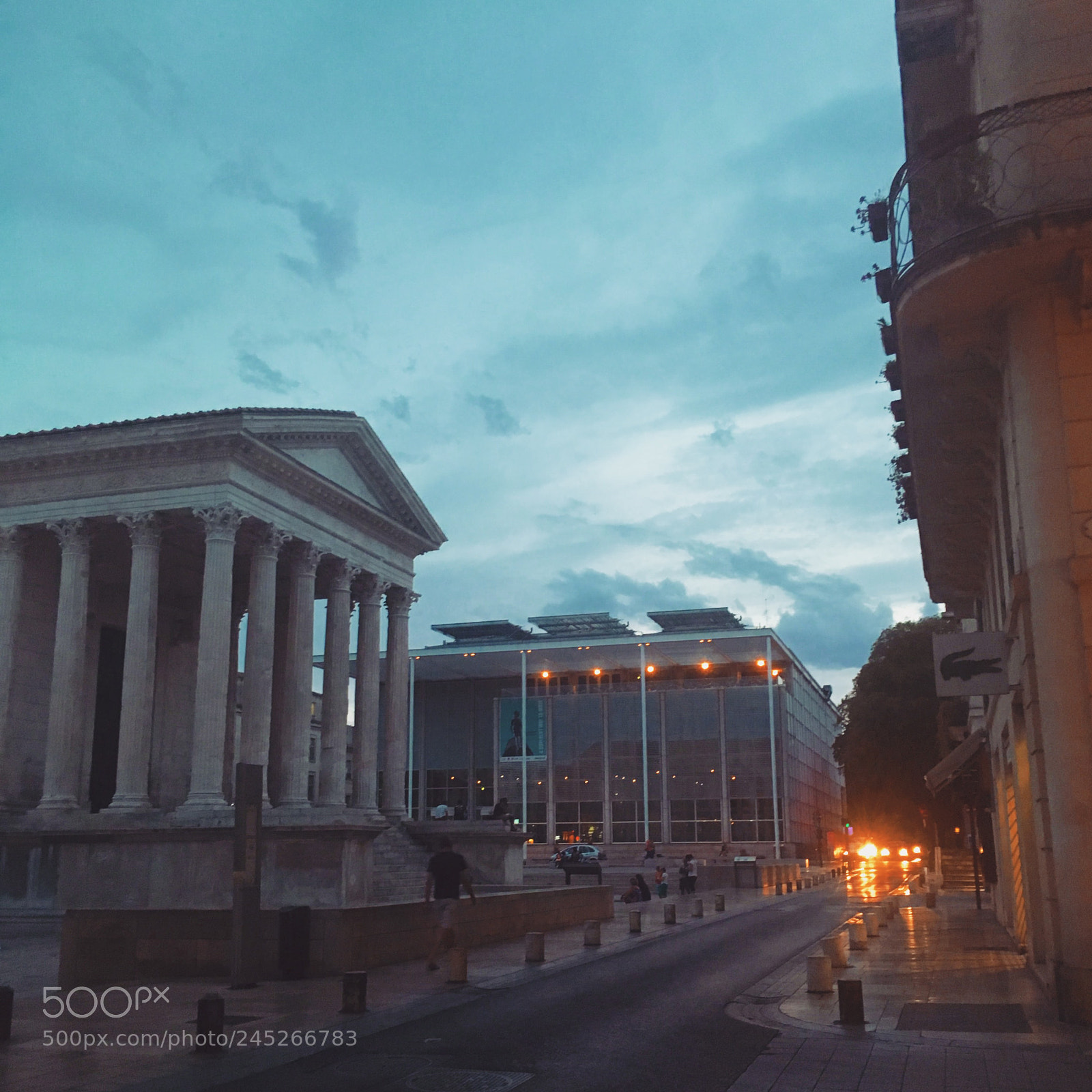 Apple iPhone SE sample photo. Nîmes photography