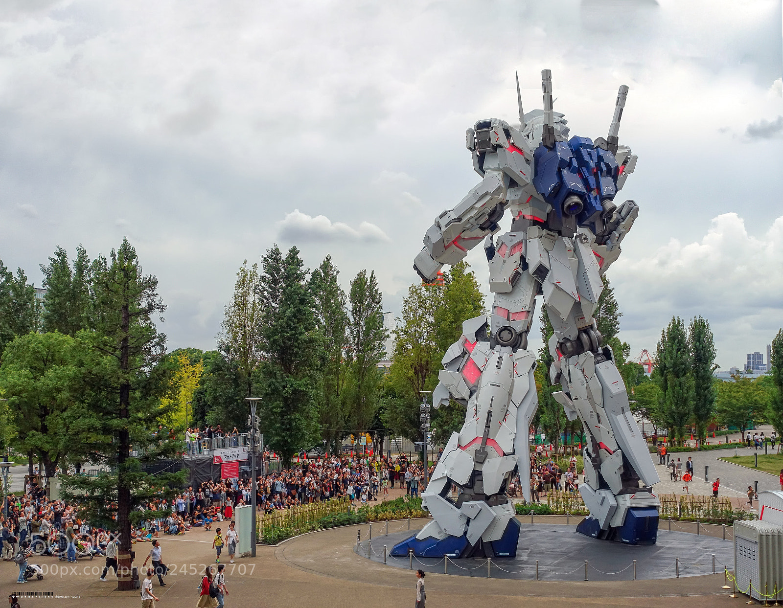 Sony Cyber-shot DSC-RX100 III sample photo. The life-sized unicorn gundam photography