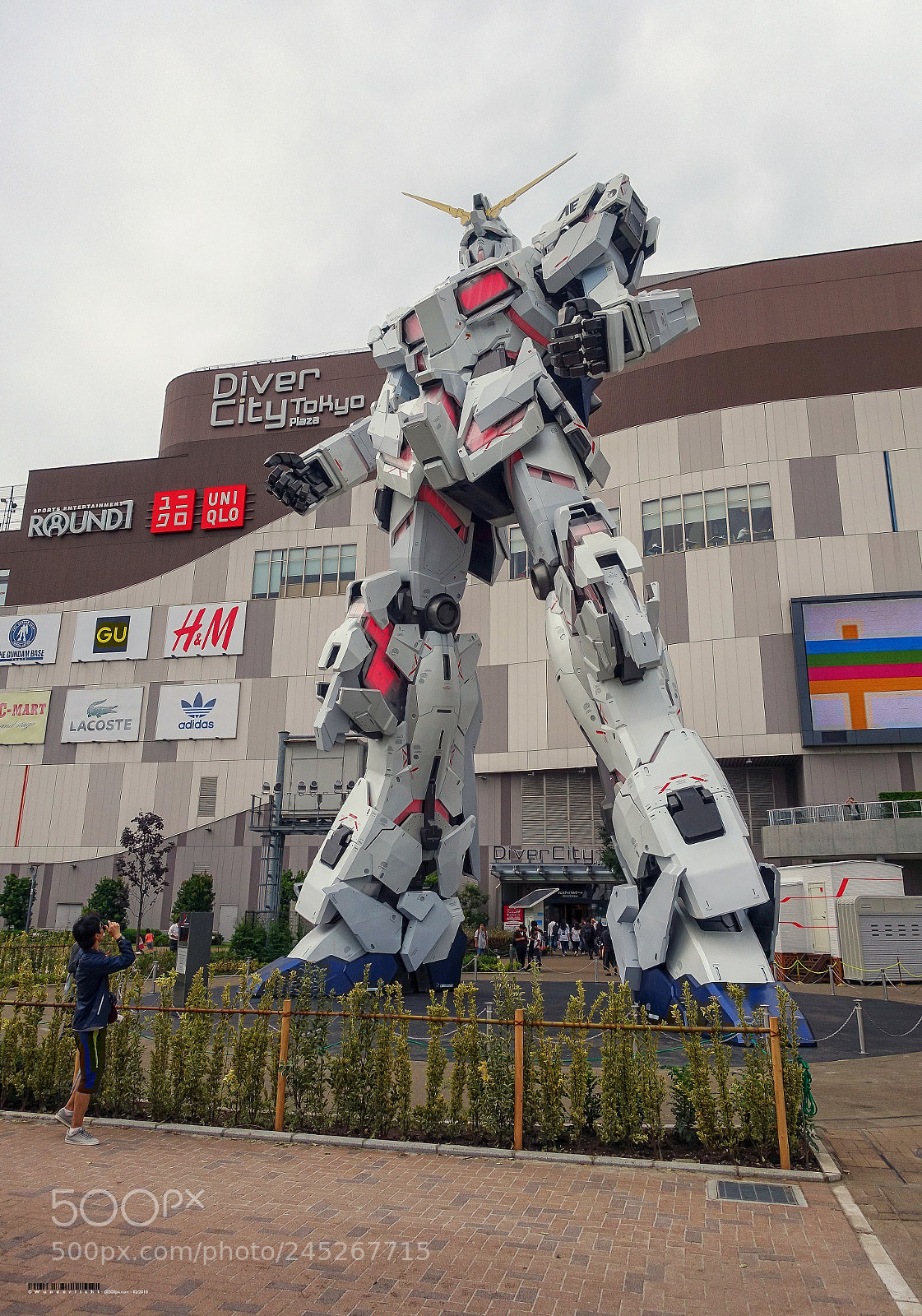 Sony Cyber-shot DSC-RX100 III sample photo. The life-sized unicorn gundam photography