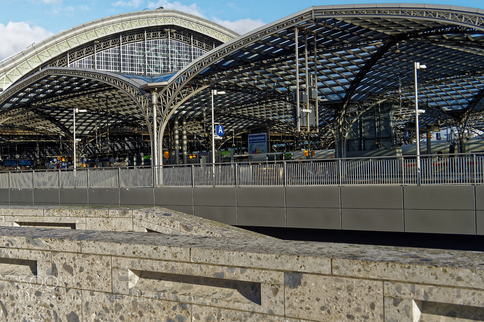 Olympus OM-D E-M10 sample photo. Cologne central station photography