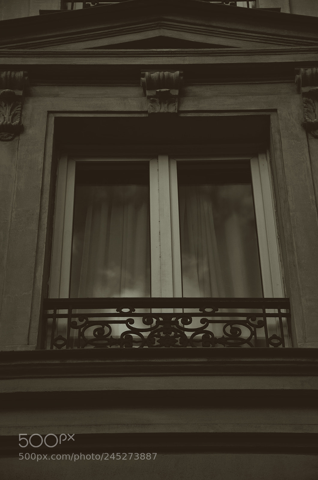 Nikon D5100 sample photo. Window photography