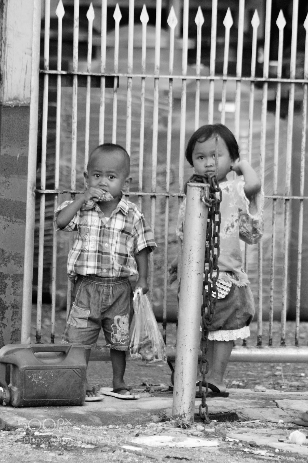 Canon EOS 1200D (EOS Rebel T5 / EOS Kiss X70 / EOS Hi) sample photo. Adik dan kakak photography