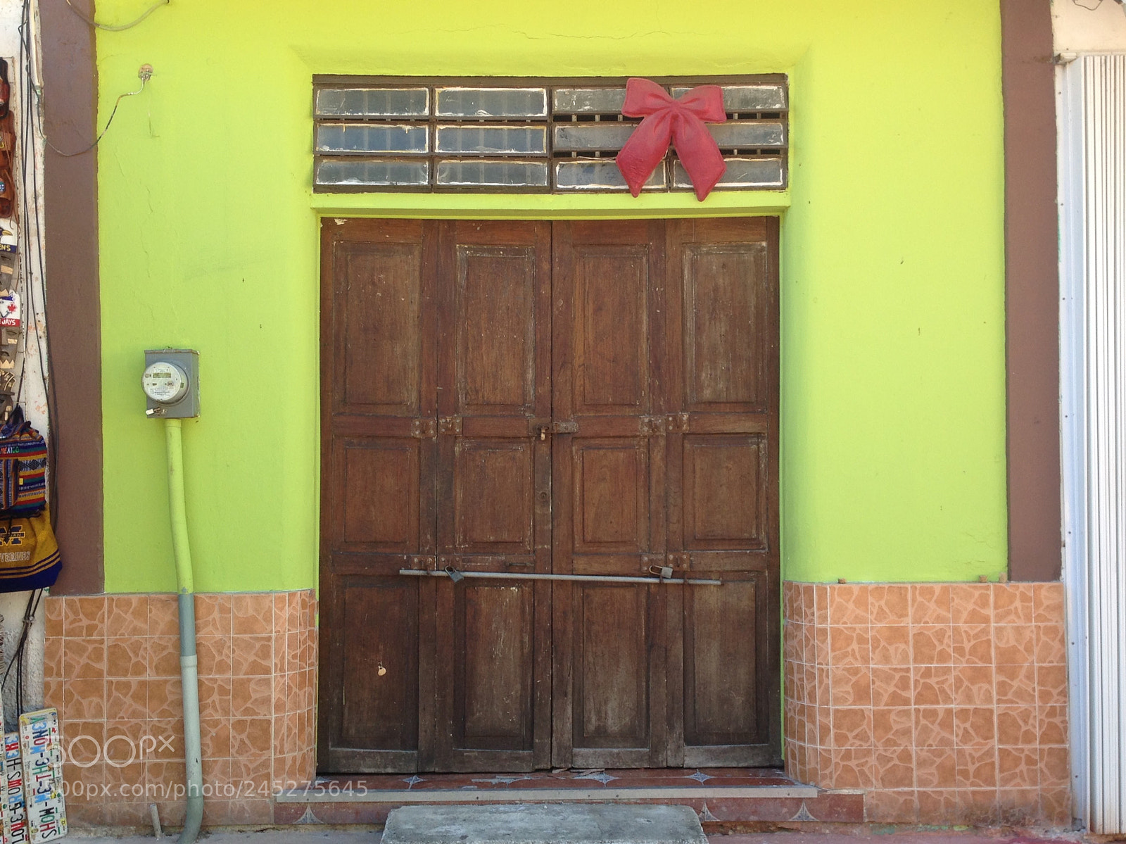 Apple iPhone 5 sample photo. Mex door photography