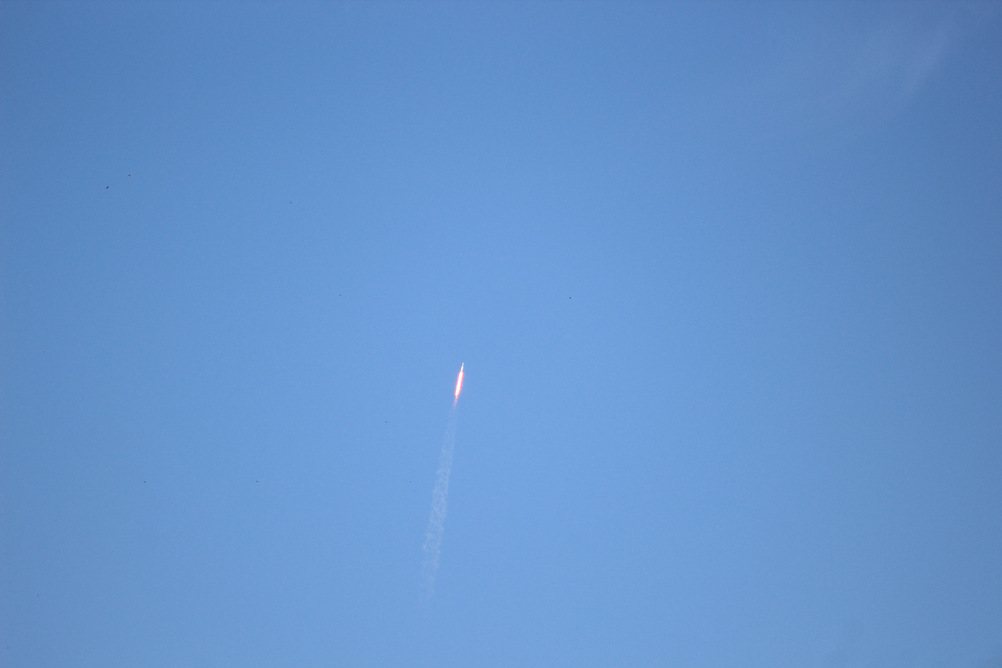 Canon EOS 1200D (EOS Rebel T5 / EOS Kiss X70 / EOS Hi) + EF75-300mm f/4-5.6 sample photo. Spacex falcon heavy launch photography