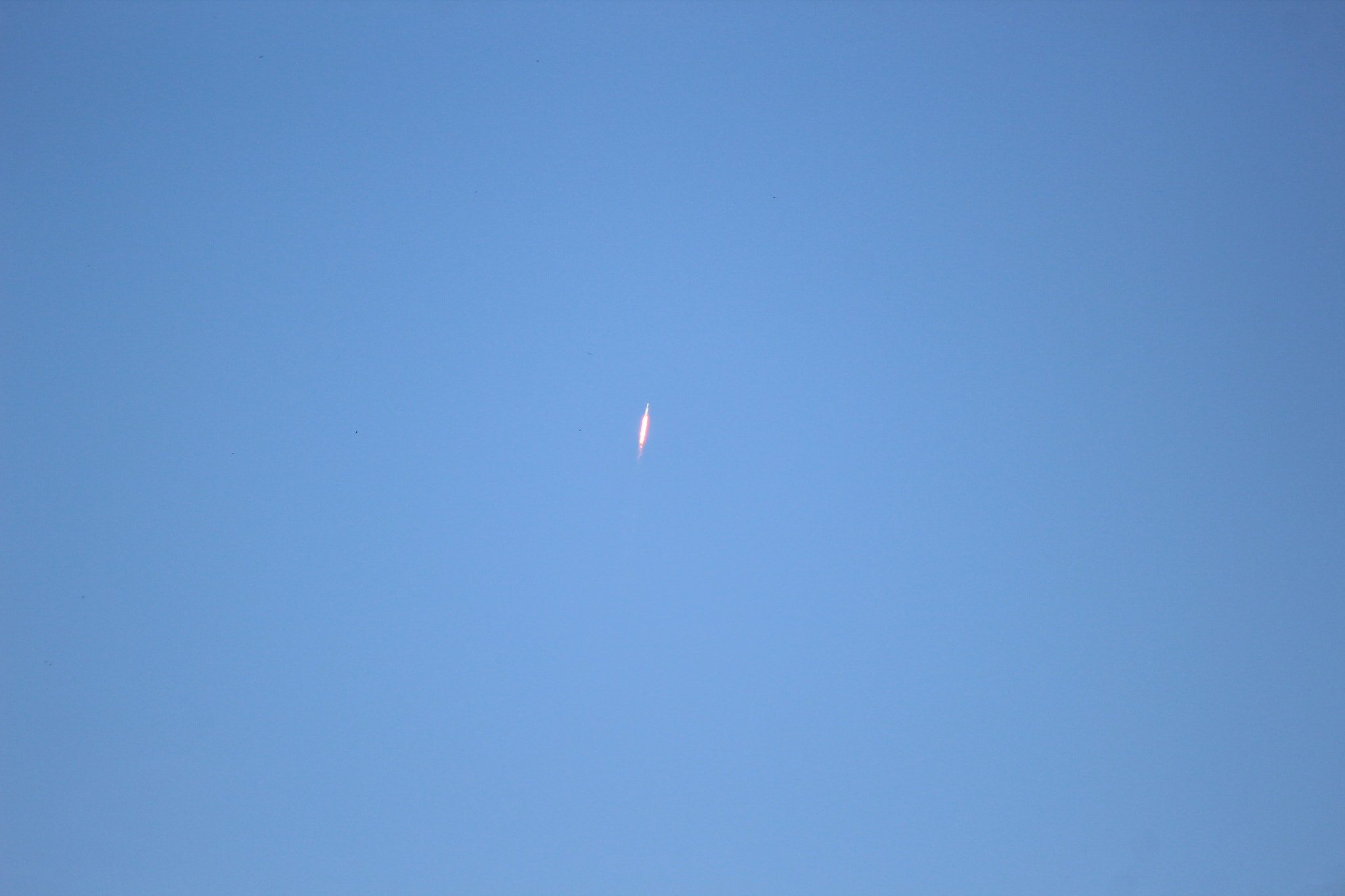 Canon EOS 1200D (EOS Rebel T5 / EOS Kiss X70 / EOS Hi) + EF75-300mm f/4-5.6 sample photo. Spacex falcon heavy launch photography
