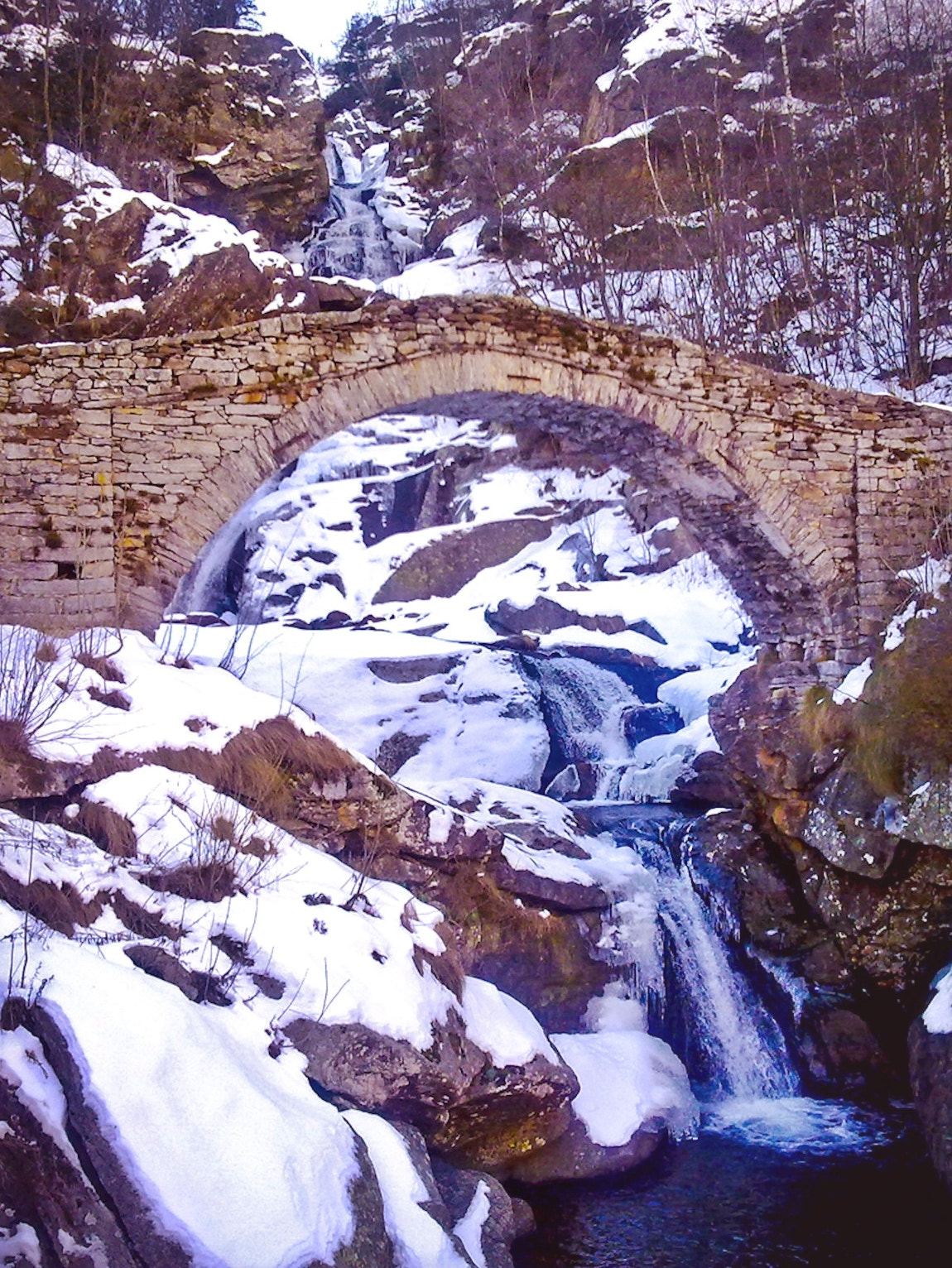 Nokia N97 mini sample photo. Roman bridge over a waterfall photography