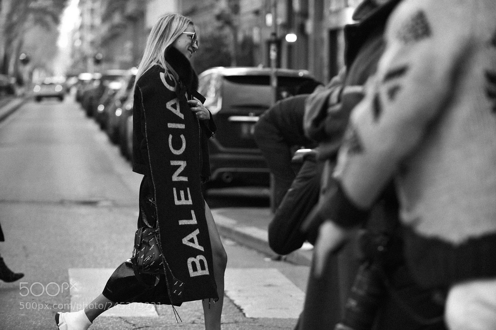 Nikon D810 sample photo. Crossing the road photography