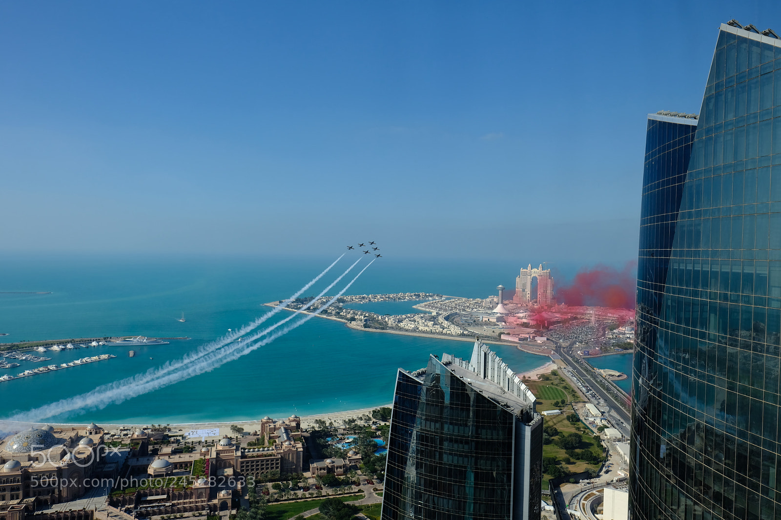 Fujifilm X-Pro2 sample photo. Flight display, abu dhabi. photography