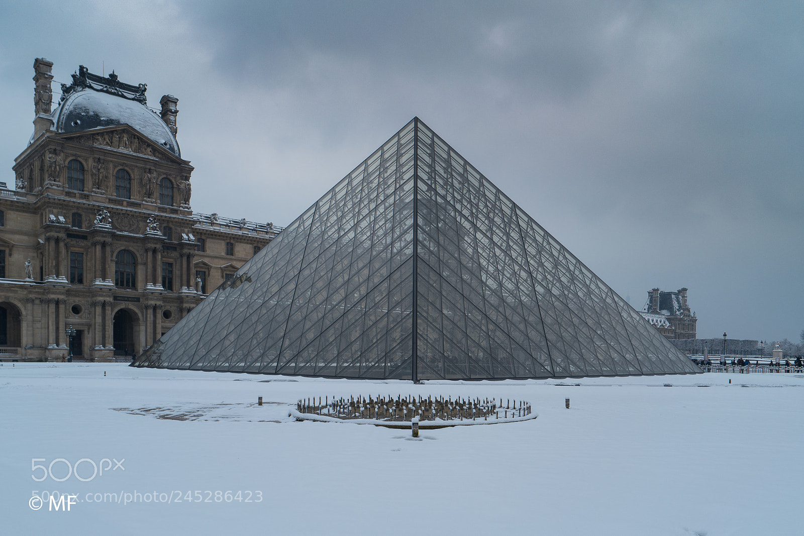 Samsung NX1 sample photo. Paris - moscow photography