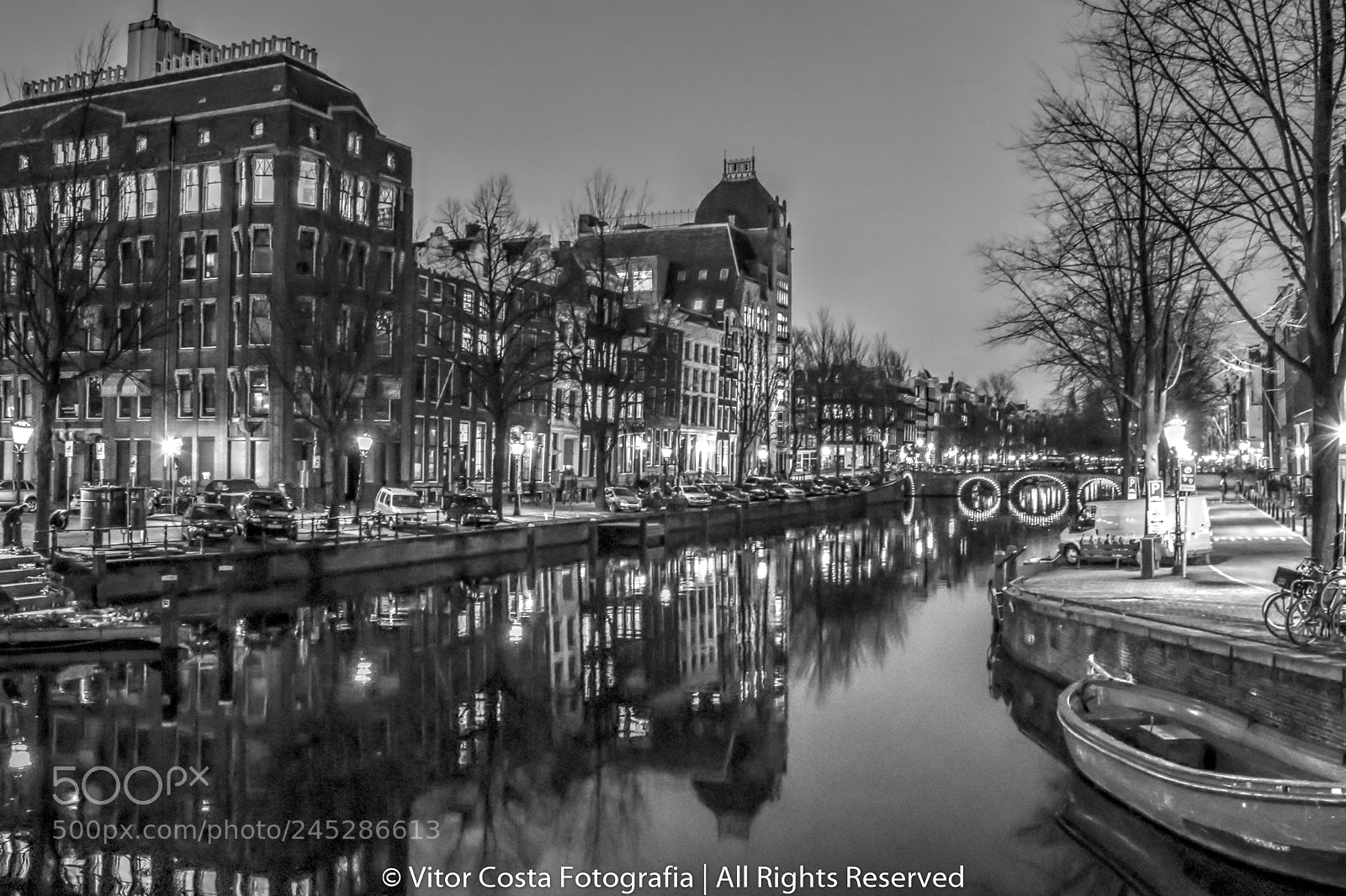 Canon EOS 650D (EOS Rebel T4i / EOS Kiss X6i) sample photo. Amsterdam @ night b&w photography