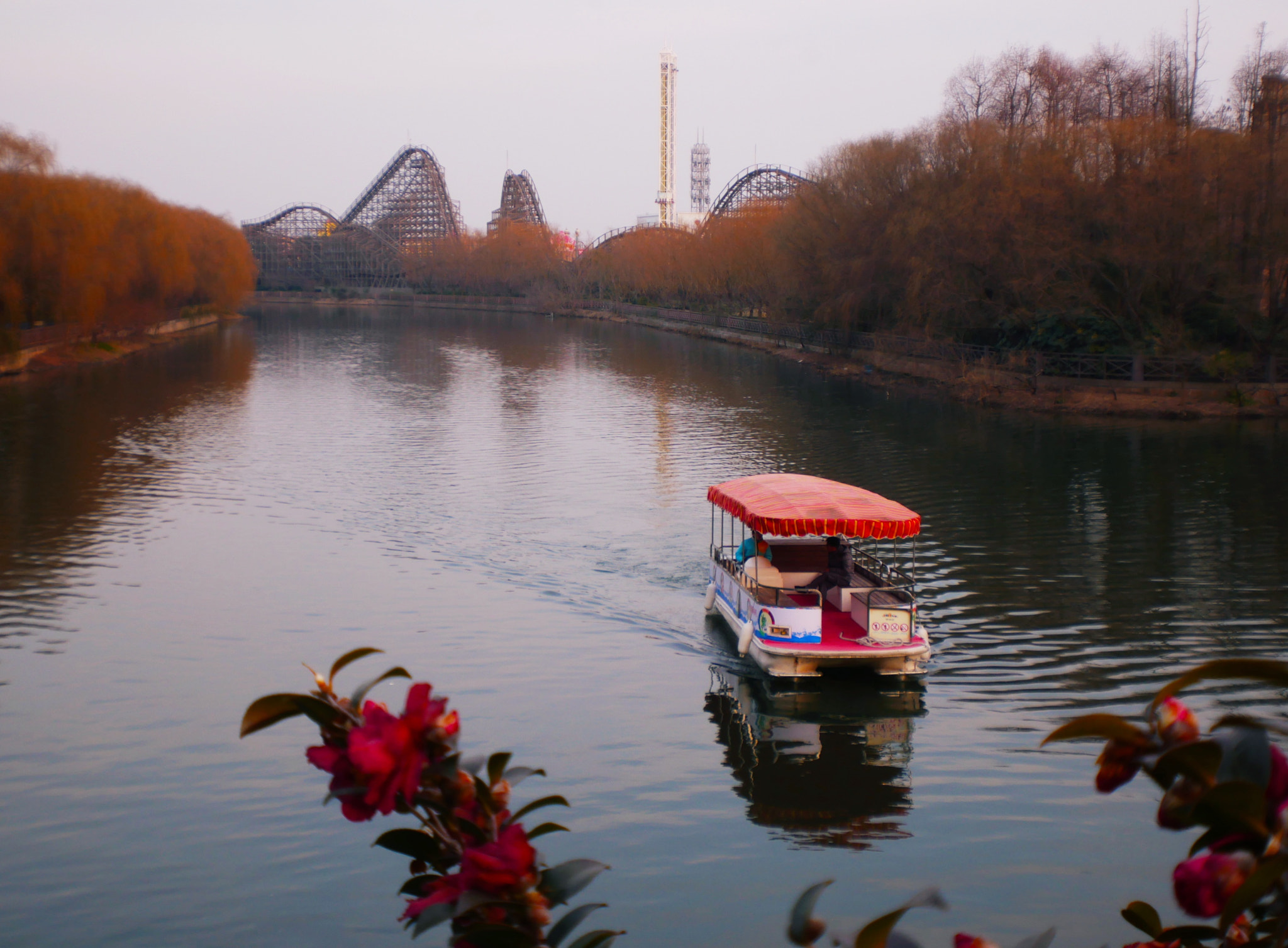 Panasonic Lumix DC-GX850 (Lumix DC-GX800 / Lumix DC-GF9) sample photo. Boat in river photography