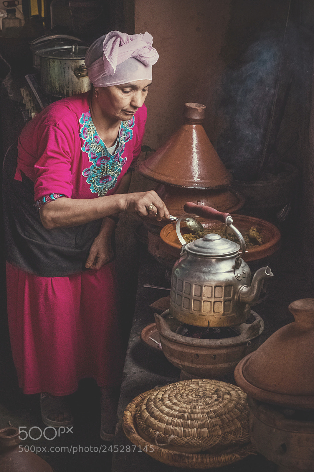 Fujifilm X-T2 sample photo. Cocinera bereber photography