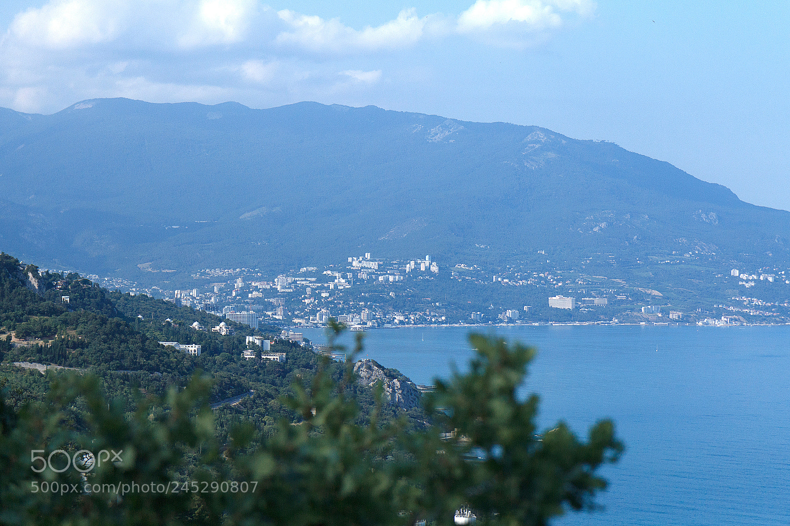 Canon EOS 60D sample photo. Вид на Ялту, Черное море photography