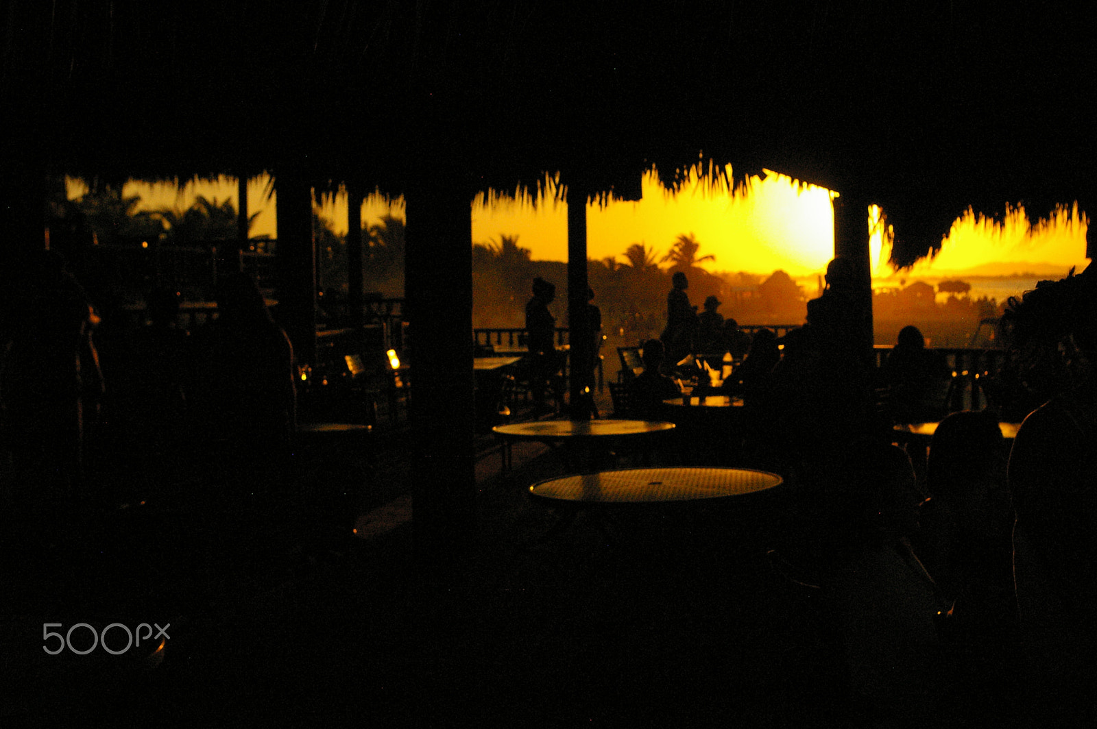 Pentax *ist DL + Pentax smc DA 18-55mm F3.5-5.6 AL sample photo. Sunset at a beach bar tela atlantida photography