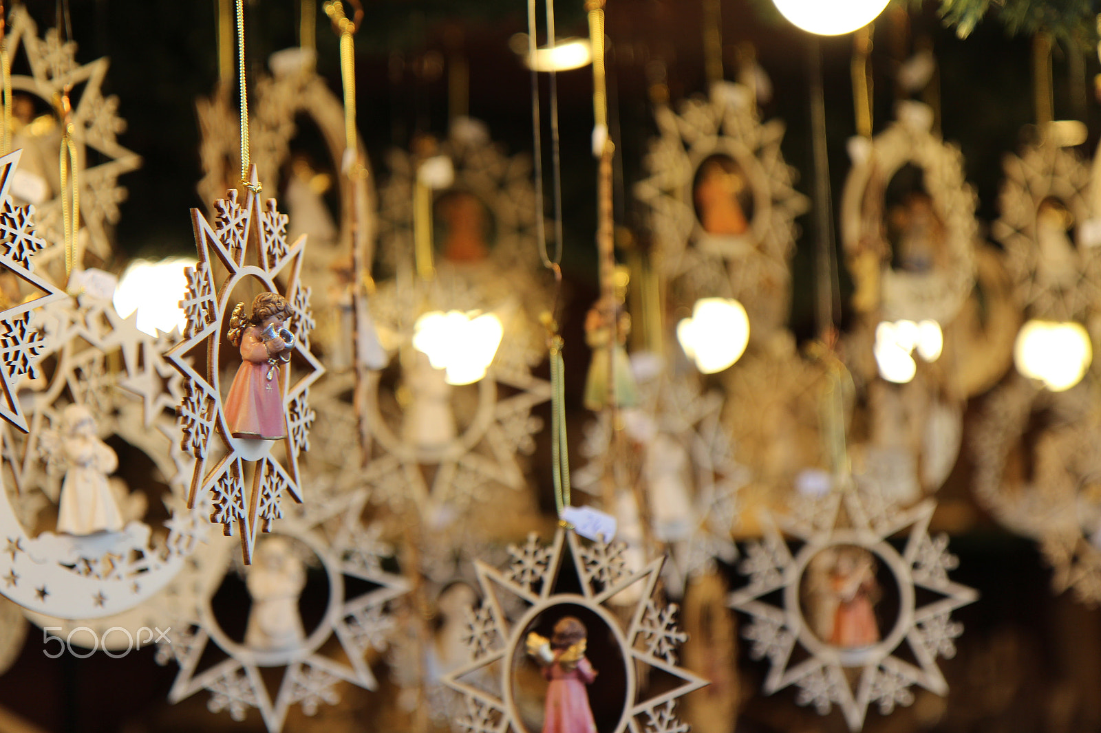 Canon EF-S 17-55mm F2.8 IS USM sample photo. Angel figurine on vienna christmas market stall photography