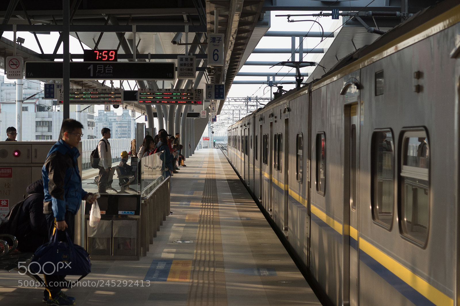 Canon PowerShot G7 X sample photo. Traveler who just departed photography