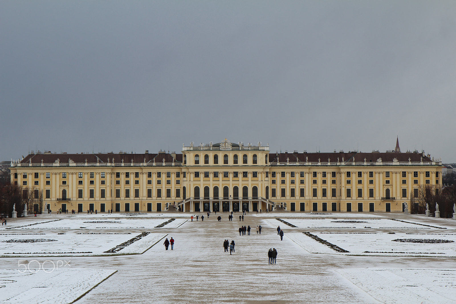 Canon EF-S 17-55mm F2.8 IS USM sample photo. Schonbrunn palace during winter photography