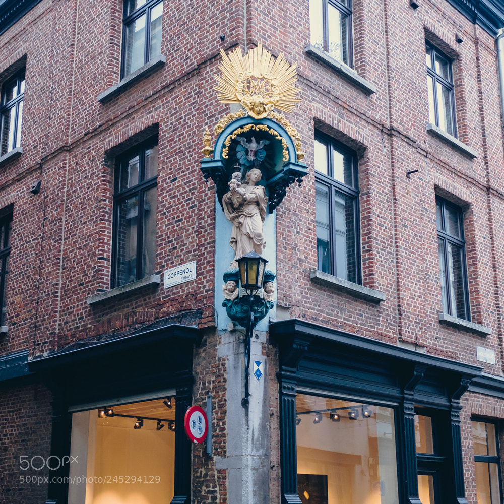 Fujifilm X-T10 sample photo. Antwerpen | streetcorner photography