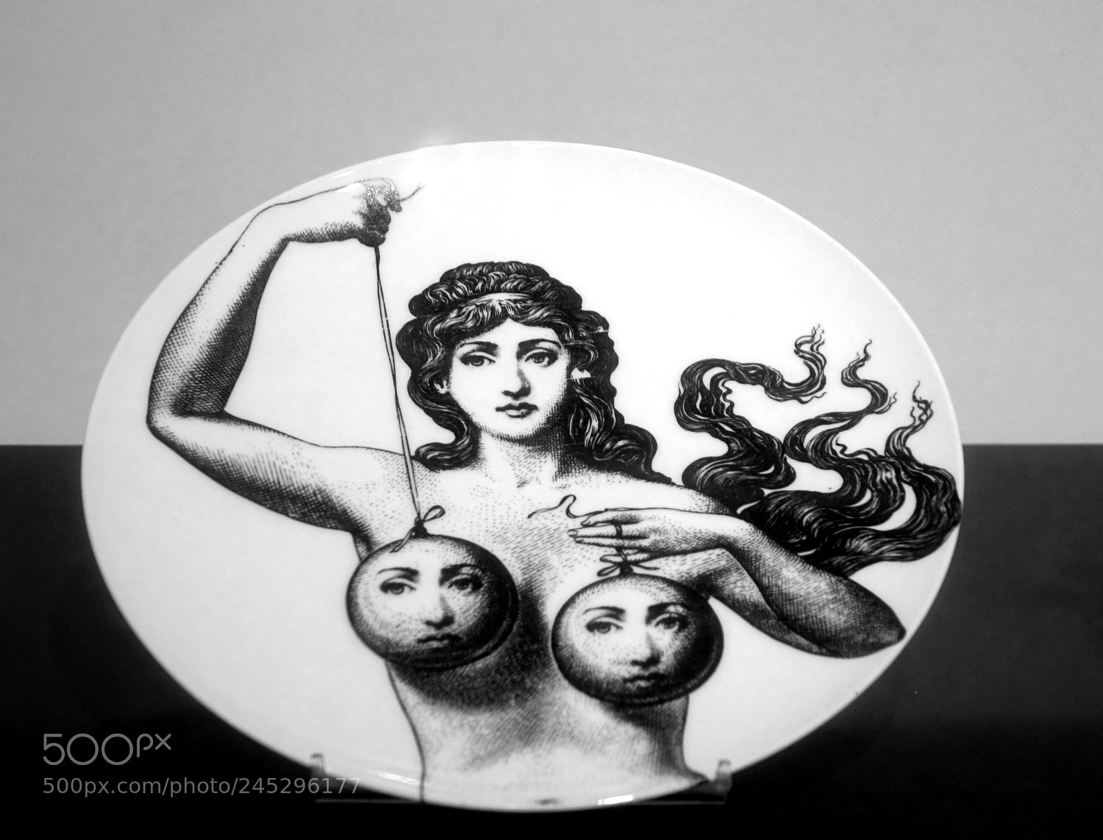Sony Cyber-shot DSC-RX10 sample photo. Assiette piero fornasetti () photography