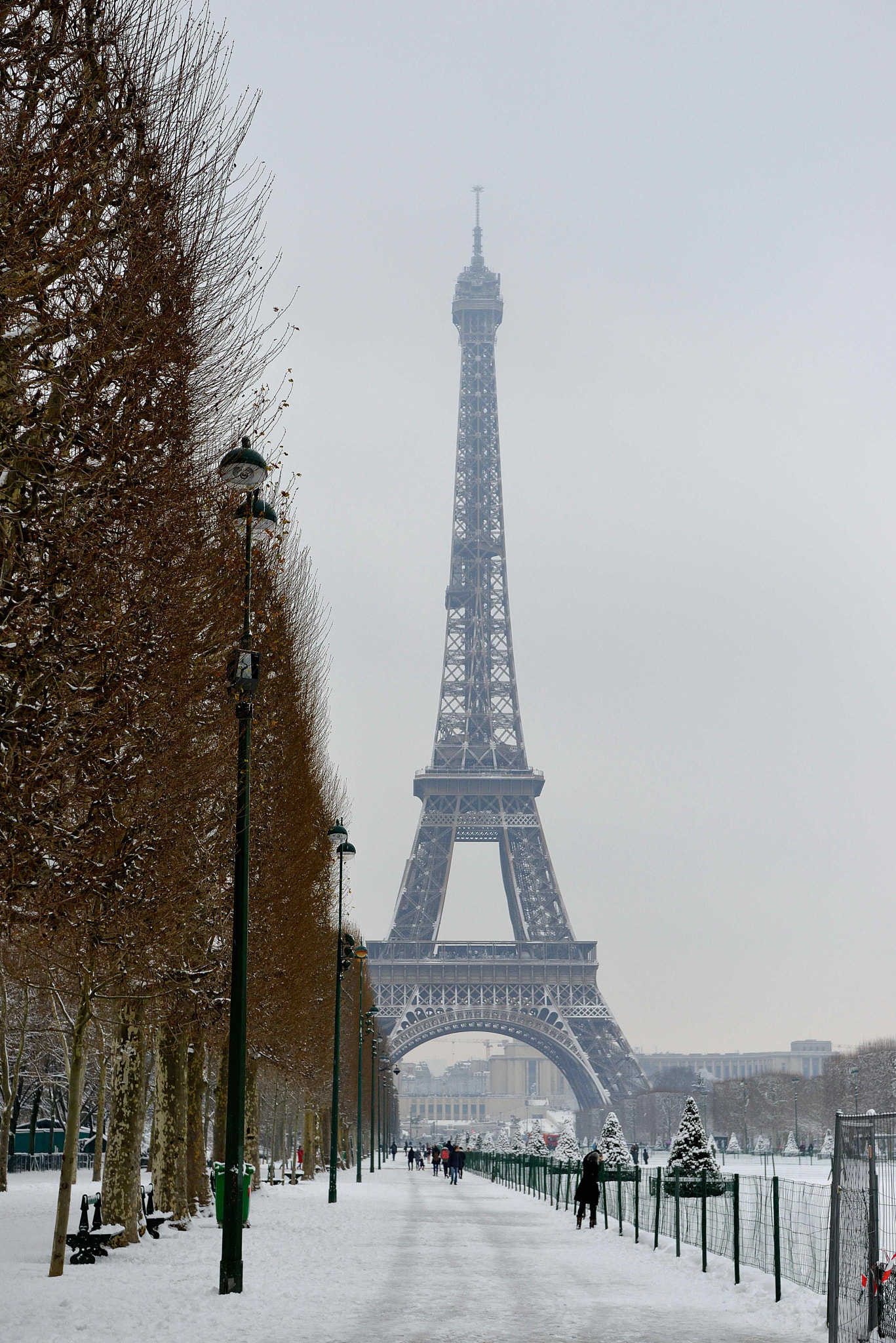 Nikon AF-S Nikkor 24-70mm F2.8G ED sample photo. Snow@eiffel tower! photography