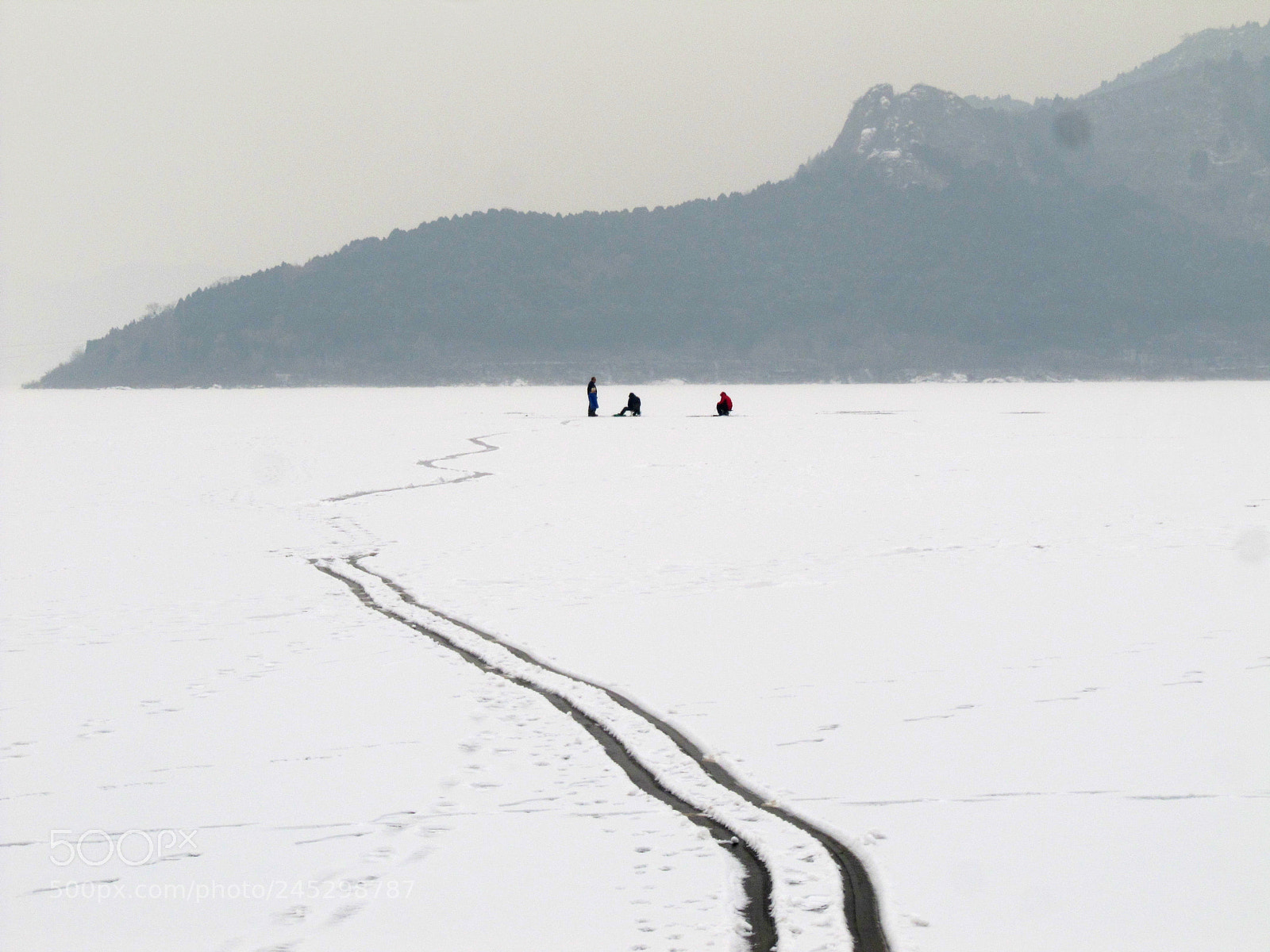 Canon PowerShot SX200 IS sample photo. Snow fishing photography