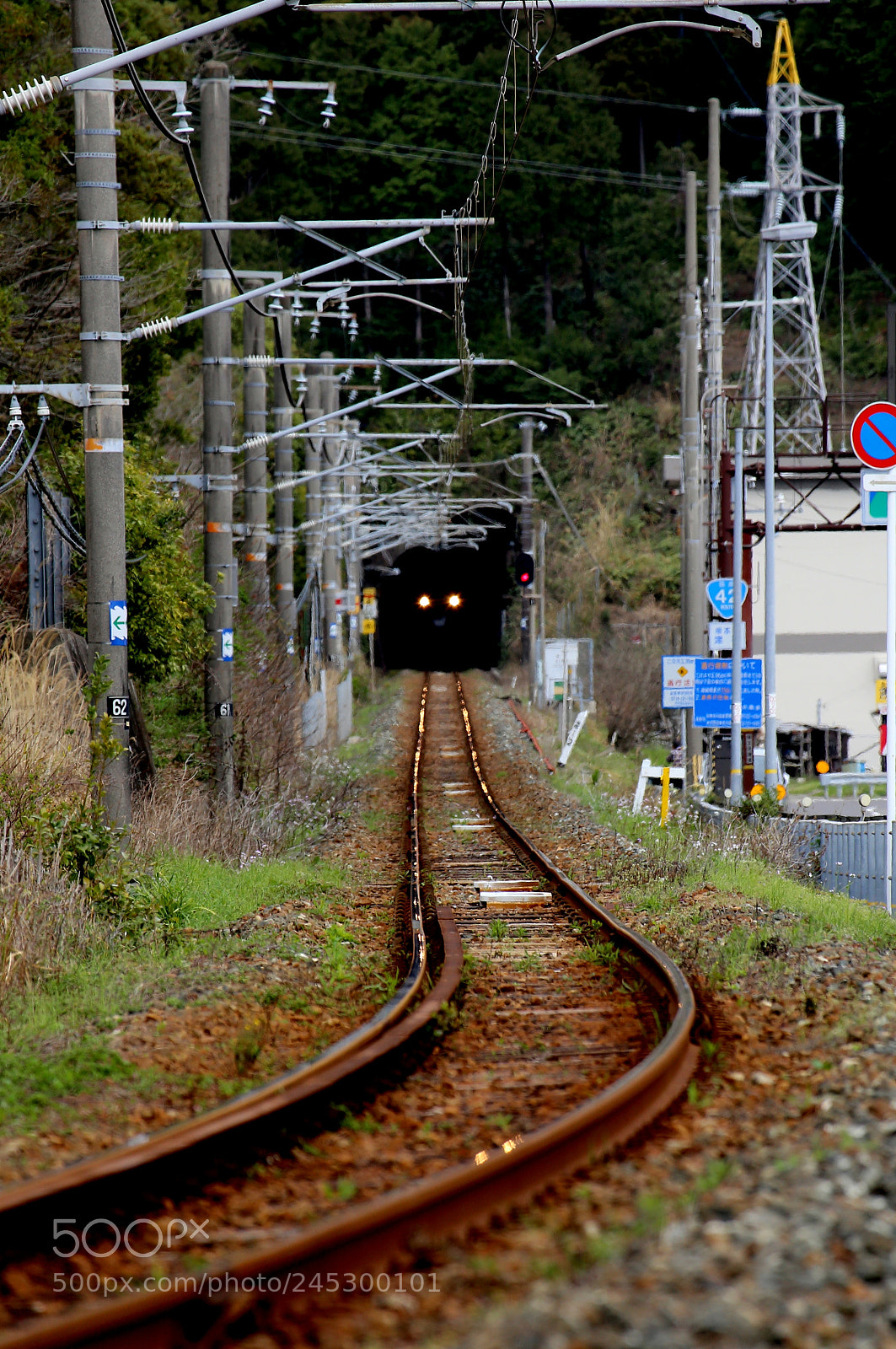 Canon EF 70-300 F4-5.6 IS II USM sample photo. The approaching train photography