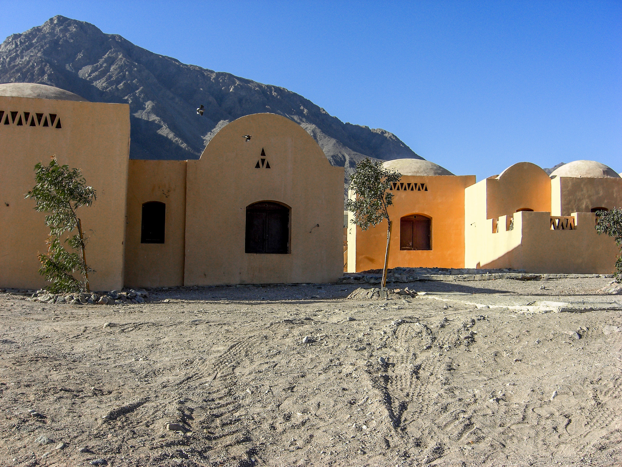 CASIO EX-Z1080 sample photo. House in the desert photography