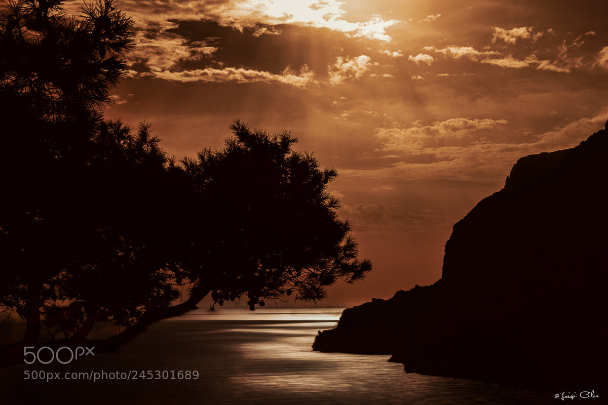 Fujifilm X-T10 sample photo. Shadows on the sea photography