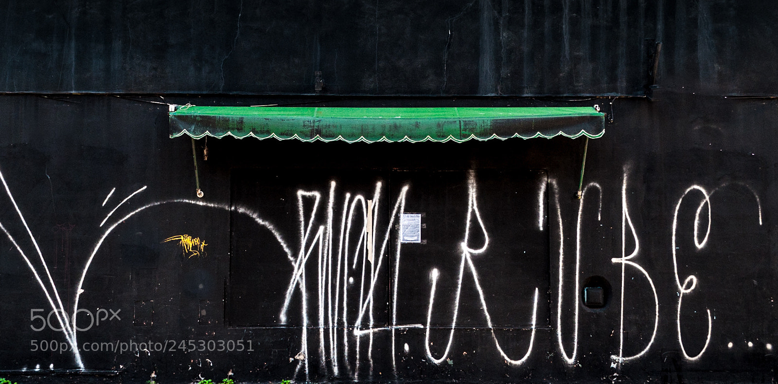 Nikon D5000 sample photo. Graffiti photography