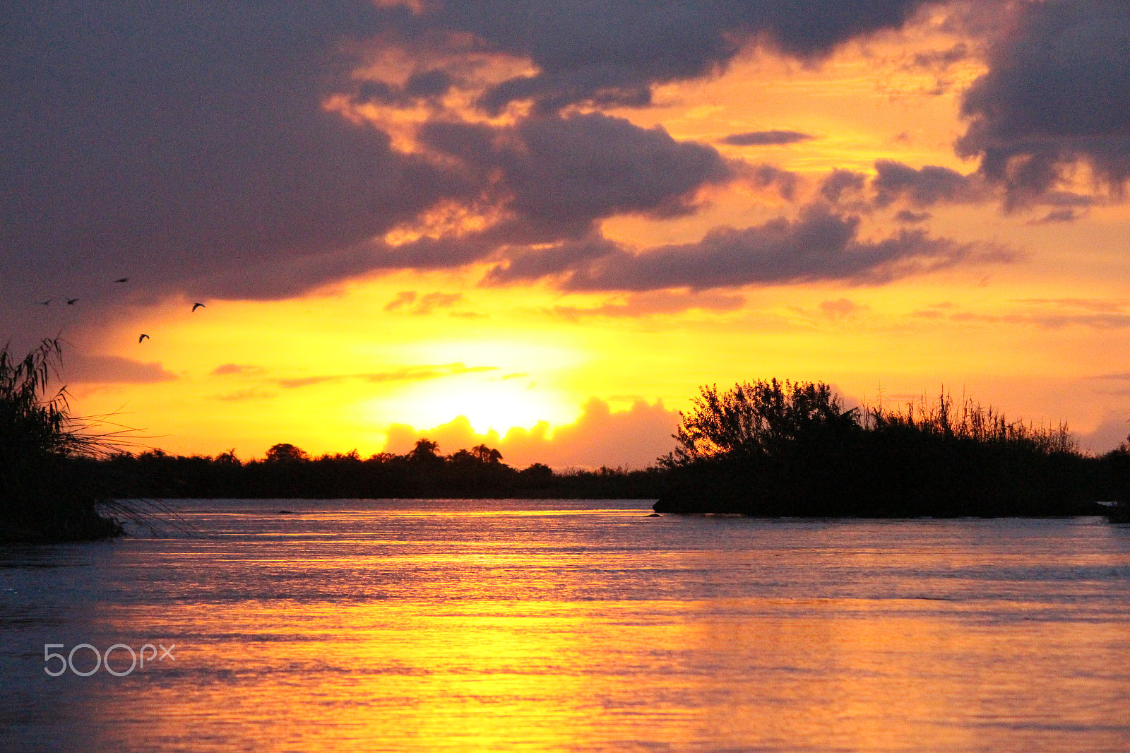 Canon EOS 650D (EOS Rebel T4i / EOS Kiss X6i) sample photo. Sunset over the river photography