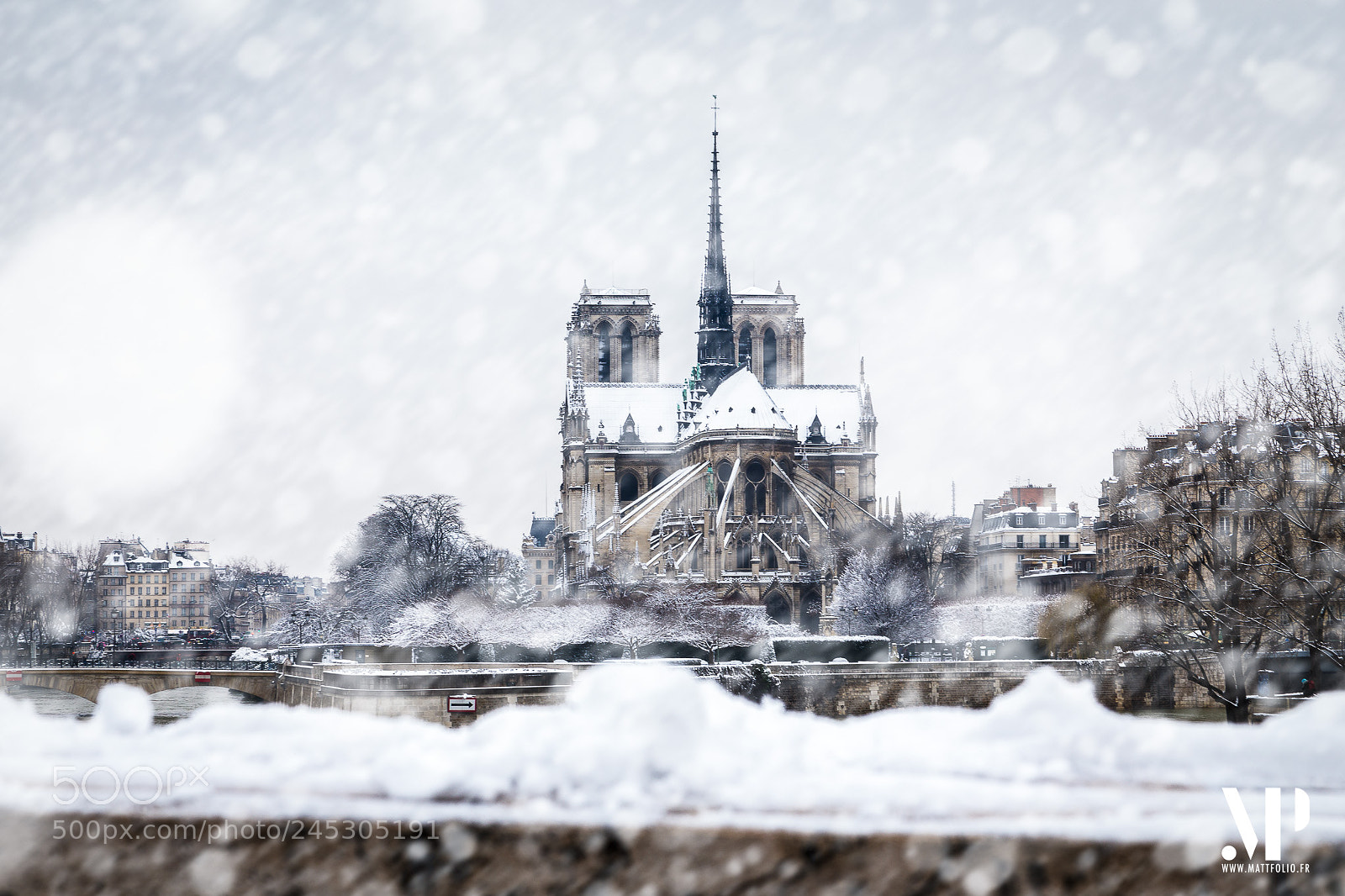 Canon EOS 6D sample photo. Snowing paris photography