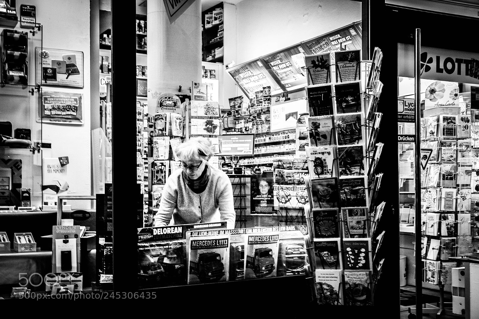 Fujifilm X-T20 sample photo. The delorean store photography