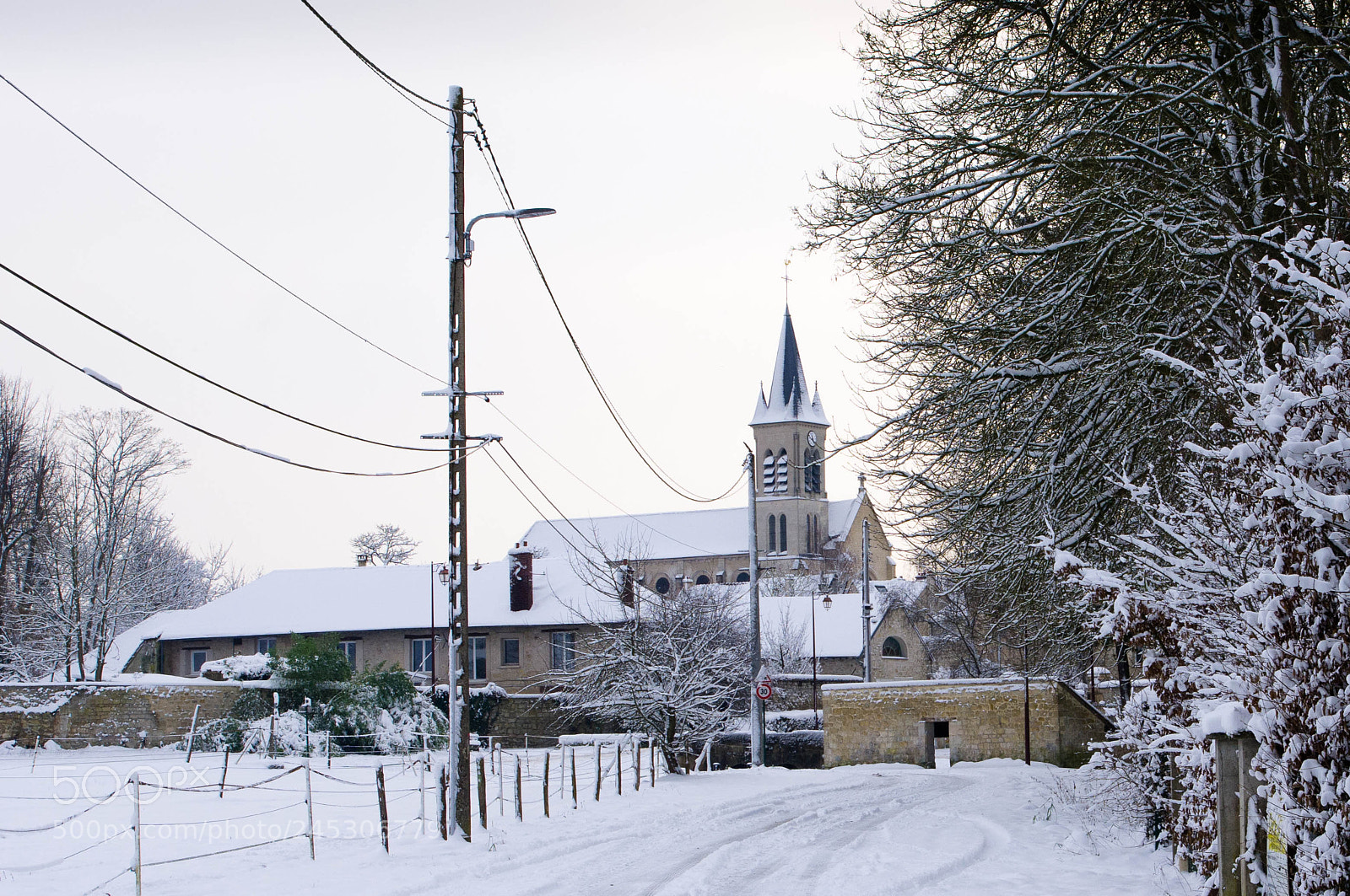Pentax K-r sample photo. Coye : lavoir & église photography