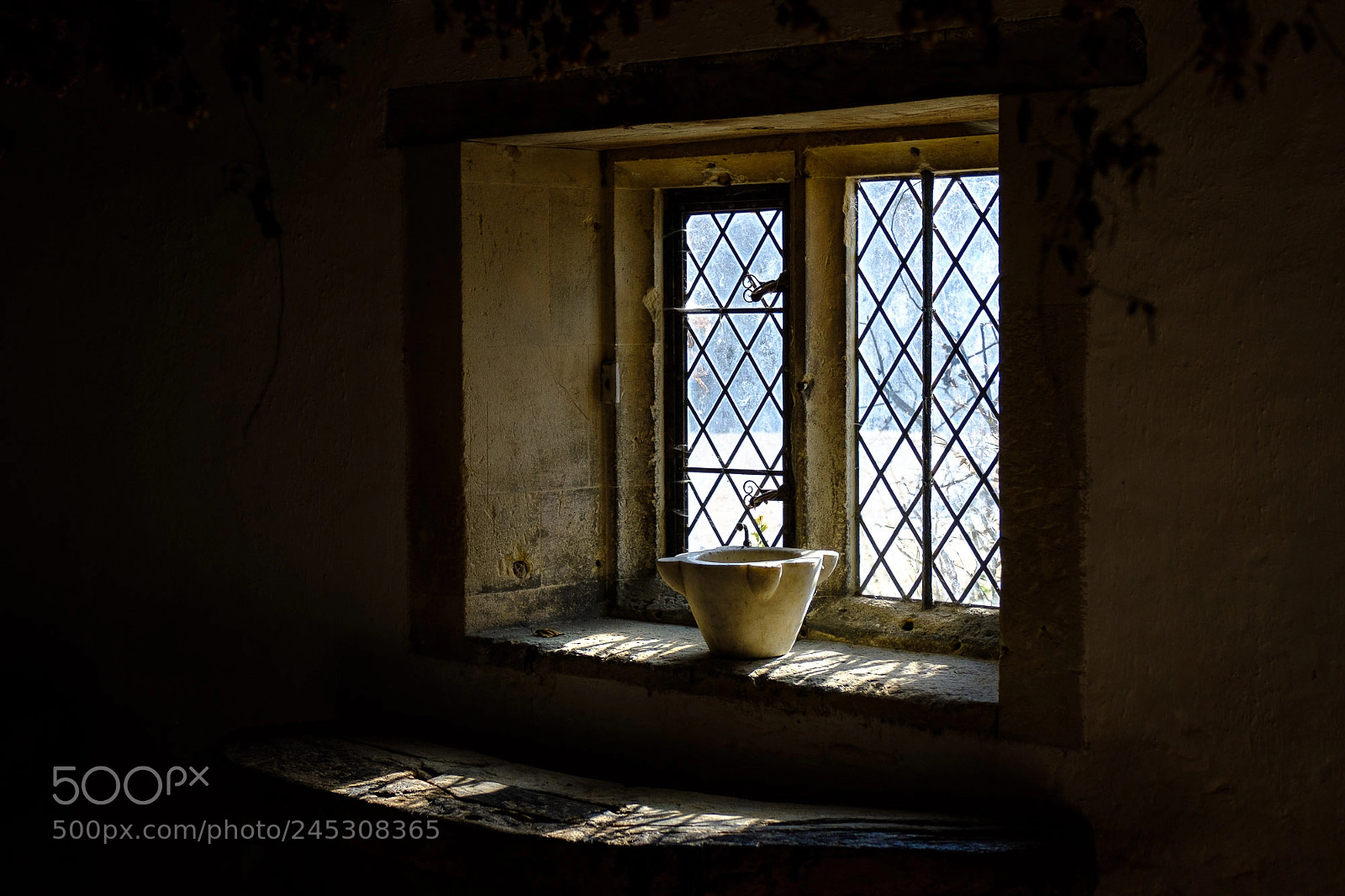 Fujifilm X-Pro2 sample photo. Window light at lacock photography