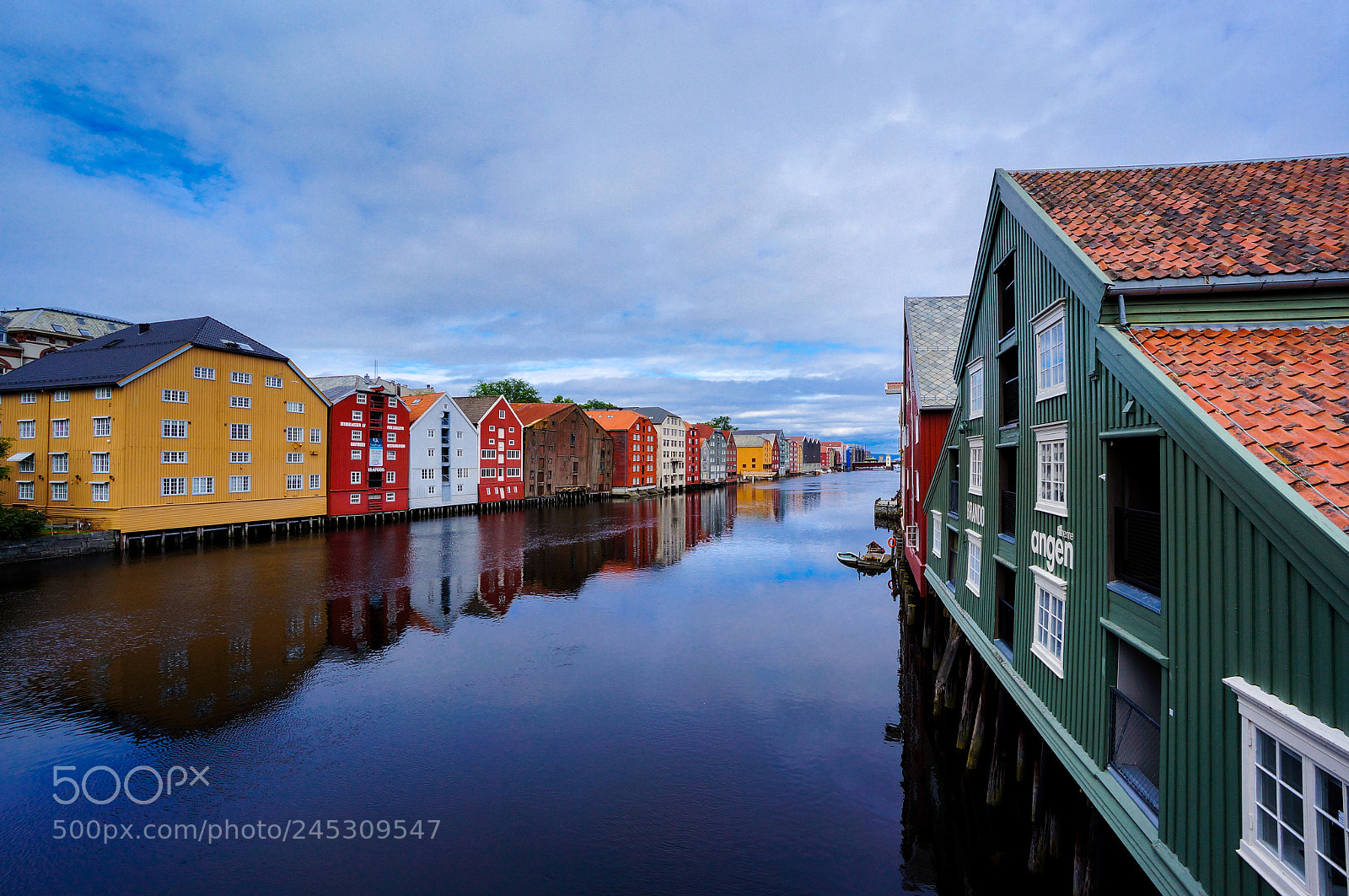 Sony Alpha NEX-5N sample photo. Mirrored colourful trondheim photography
