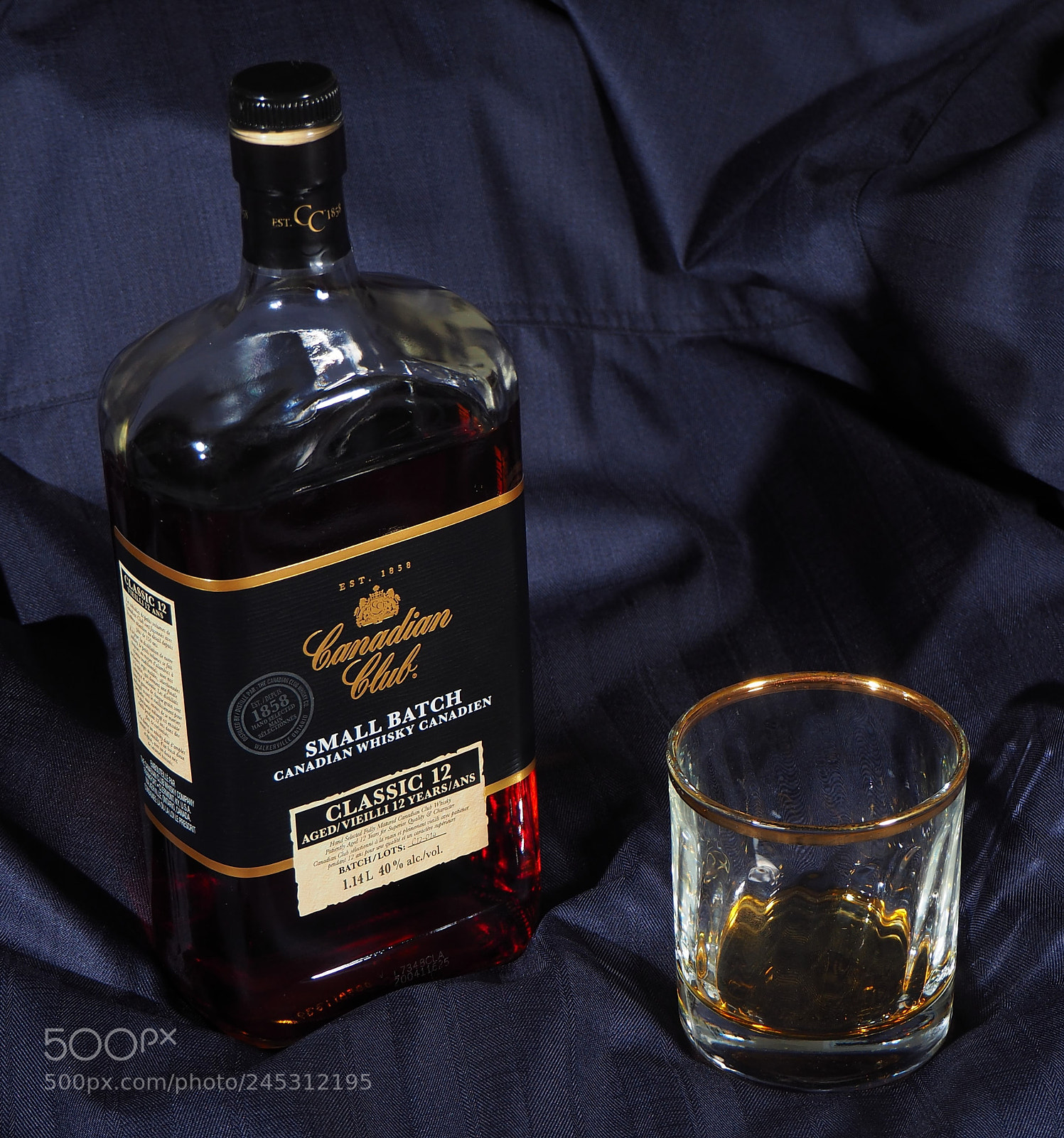 Olympus OM-D E-M10 II sample photo. Canadian whisky and habano photography