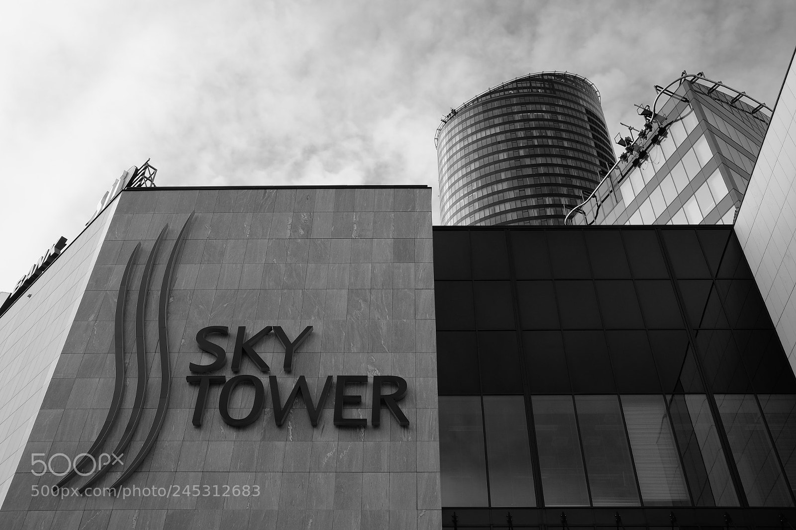 Fujifilm X-T10 sample photo. Sky tower photography