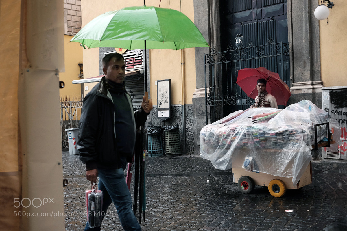Fujifilm X-E2 sample photo. Men's umbrellas photography