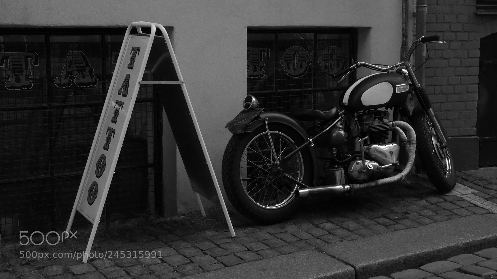 Panasonic Lumix DMC-G7 sample photo. Tattoo shop photography