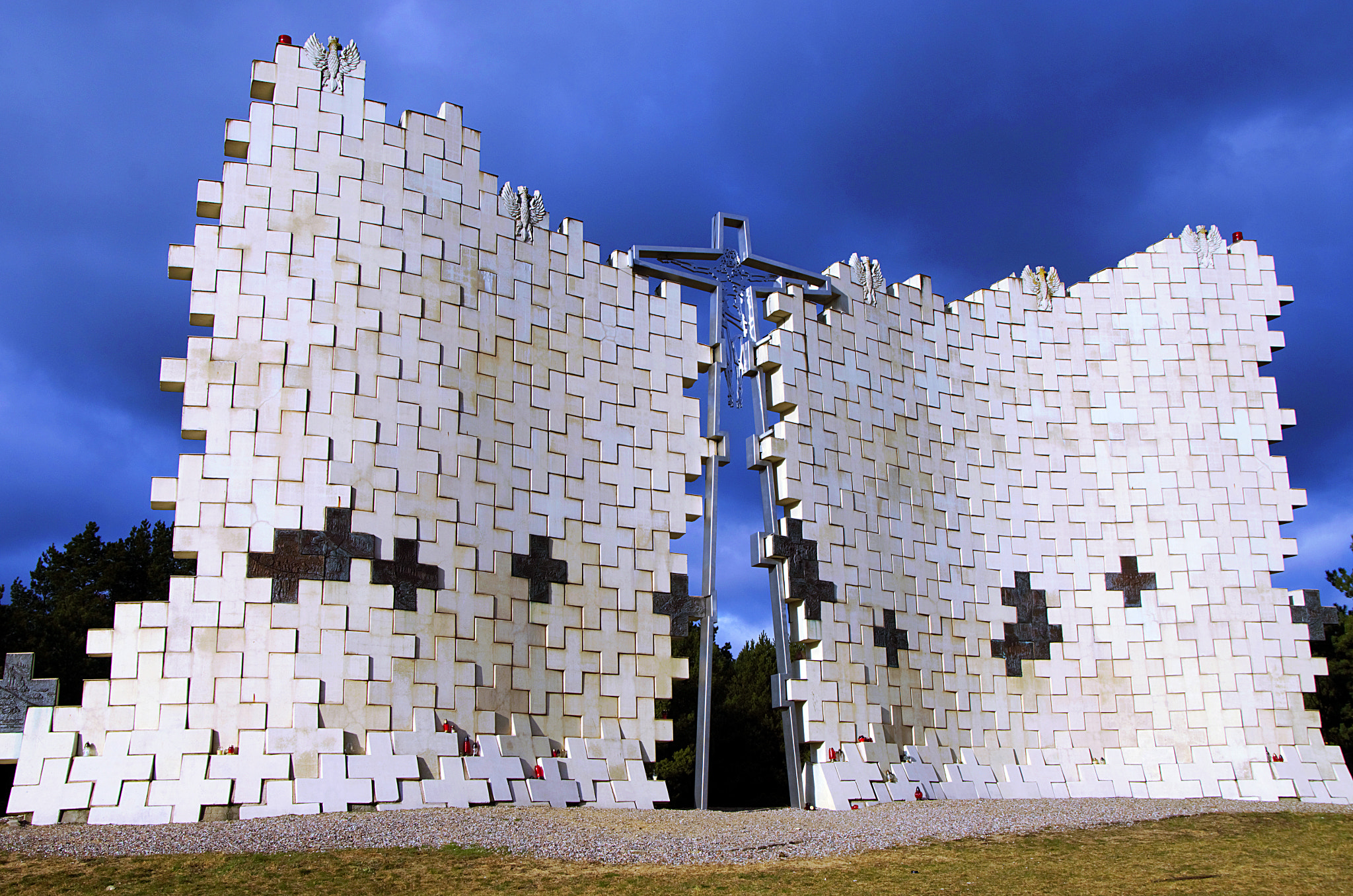 Nikon D7000 sample photo. Gate to heaven monument in valley of death in bydgoszcz city poland photography