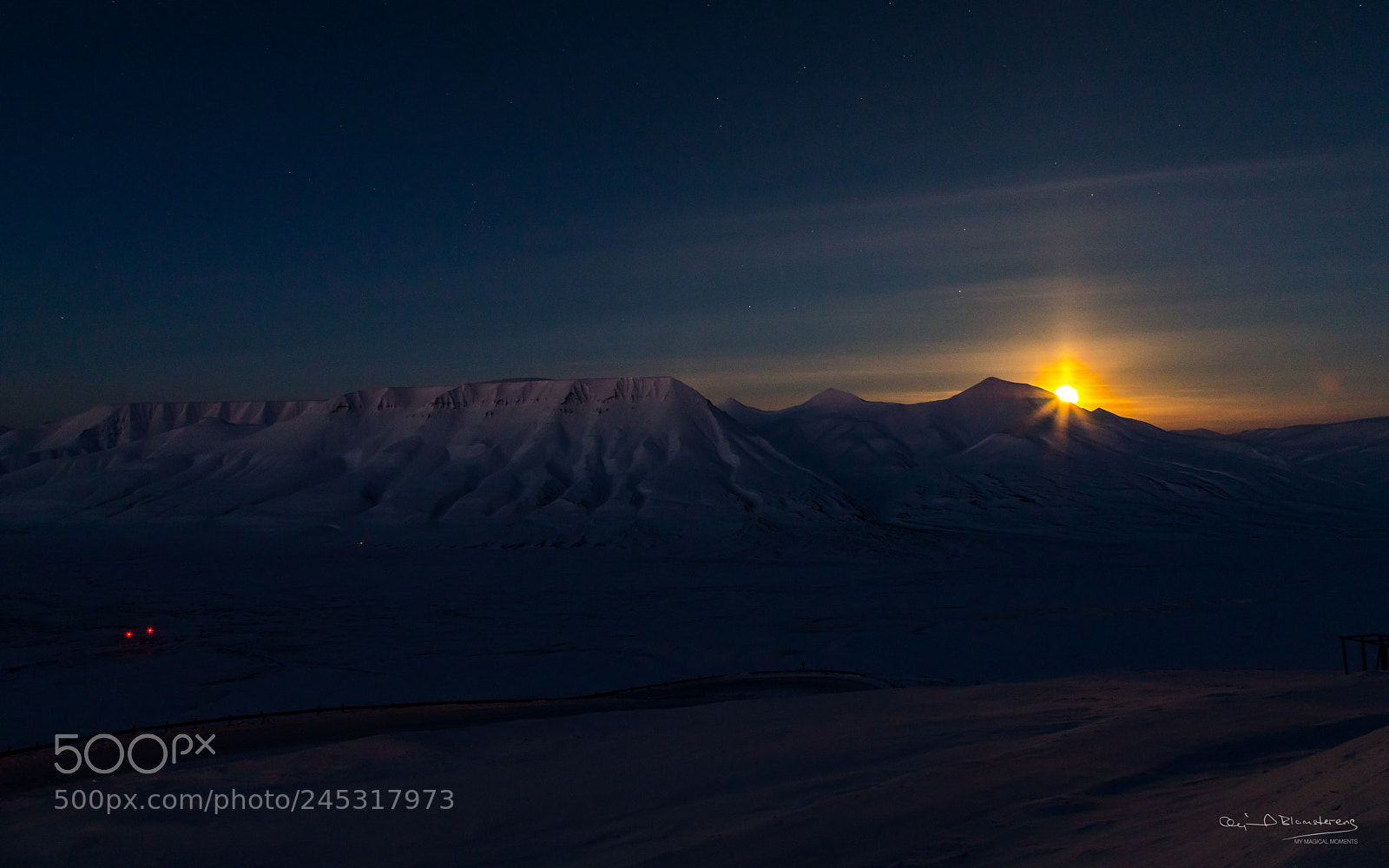 Canon EOS 5D Mark IV sample photo. Moonrise in longyearbyen latitude photography