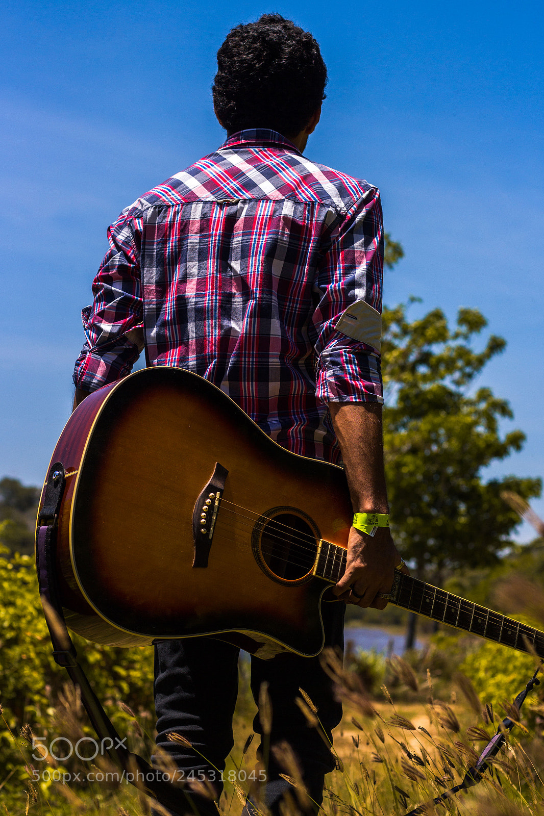 Canon EOS 700D (EOS Rebel T5i / EOS Kiss X7i) sample photo. Man and his guitar photography