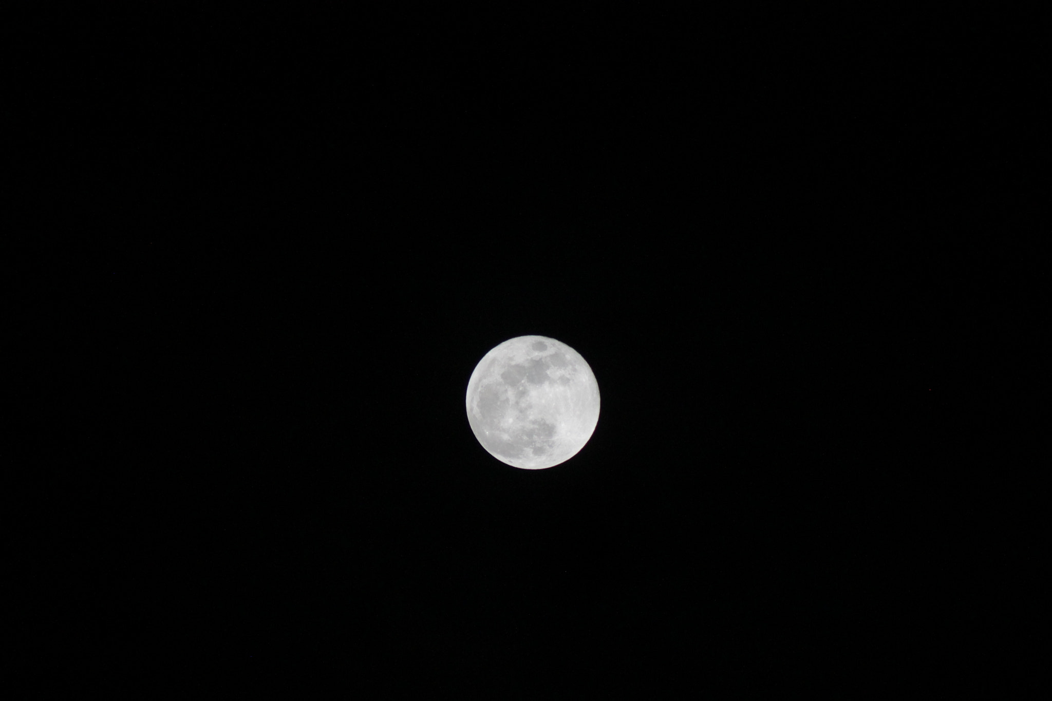 Canon EOS 1100D (EOS Rebel T3 / EOS Kiss X50) + EF75-300mm f/4-5.6 sample photo. 31 jan. moon photography