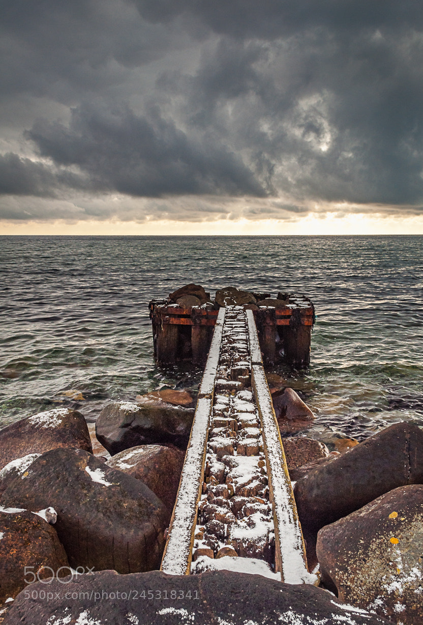 Nikon D5000 sample photo. Abandoned peer photography