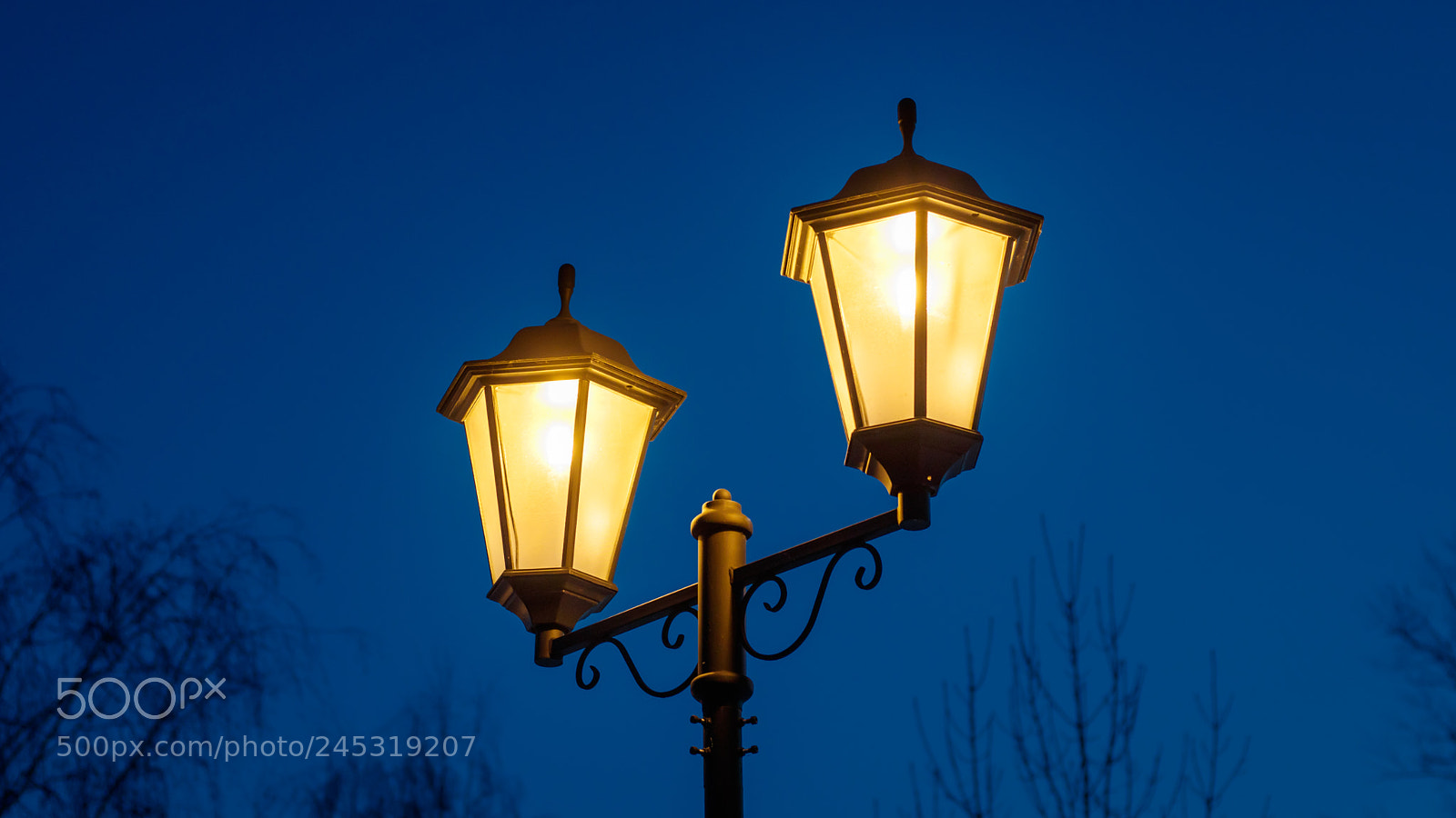 Canon EOS 200D (EOS Rebel SL2 / EOS Kiss X9) sample photo. Lanterns photography