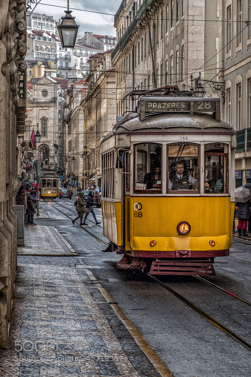 Fujifilm X-Pro2 sample photo. Yellow tram, lisboa photography